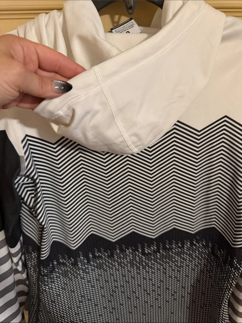 Nike Pro Women’s Black & White Patterned Dri-Fit NWOT